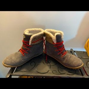 Columbia boots. Waterproof. Great for skiing